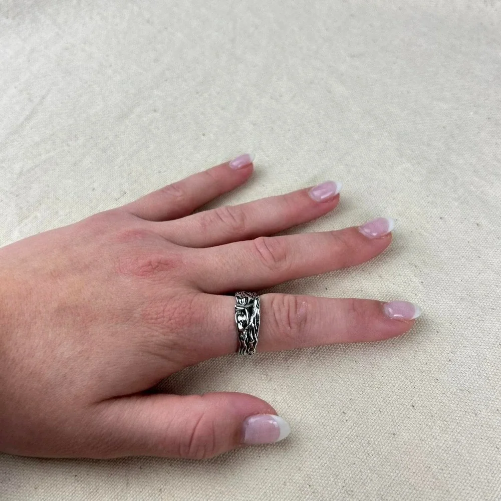 Vintage Y2K style Jesus silver ring punk